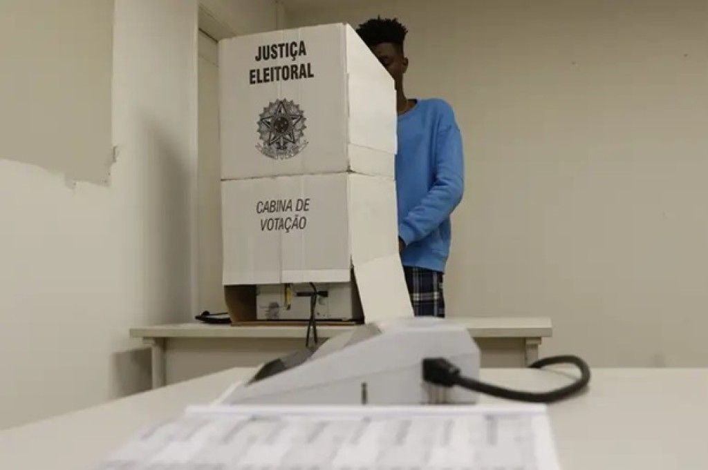 Jovens têm até 6 de maio para tirar título de eleitor em Andradas
