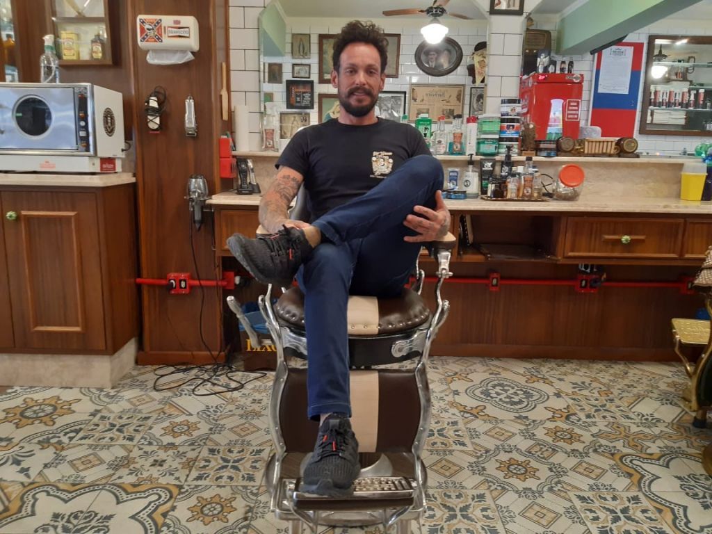 Como foi criada a primeira Cadeira de Barbeiro - Men's Barbershop