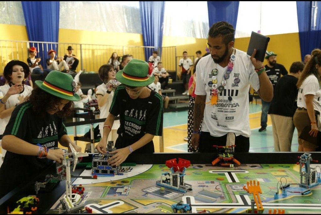 Equipe de robótica do Campus Patrocínio conquista 2º lugar em torneio  internacional