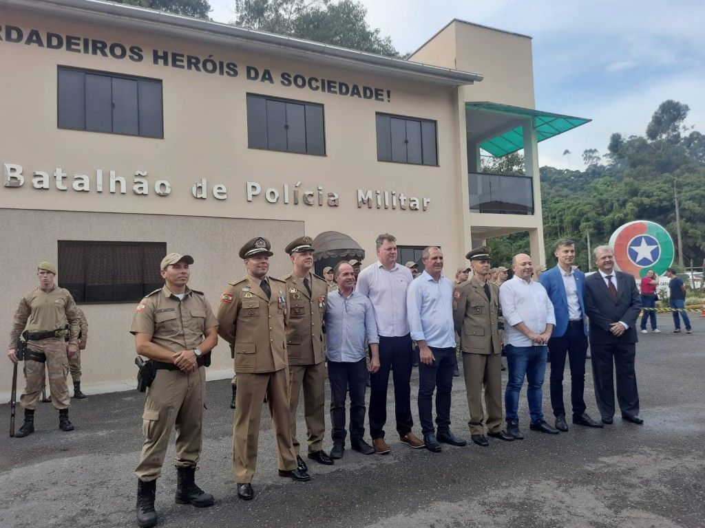 PM Faz Solenidade Em Alusão Aos 188 Anos Da Instituição E Promove Policiais