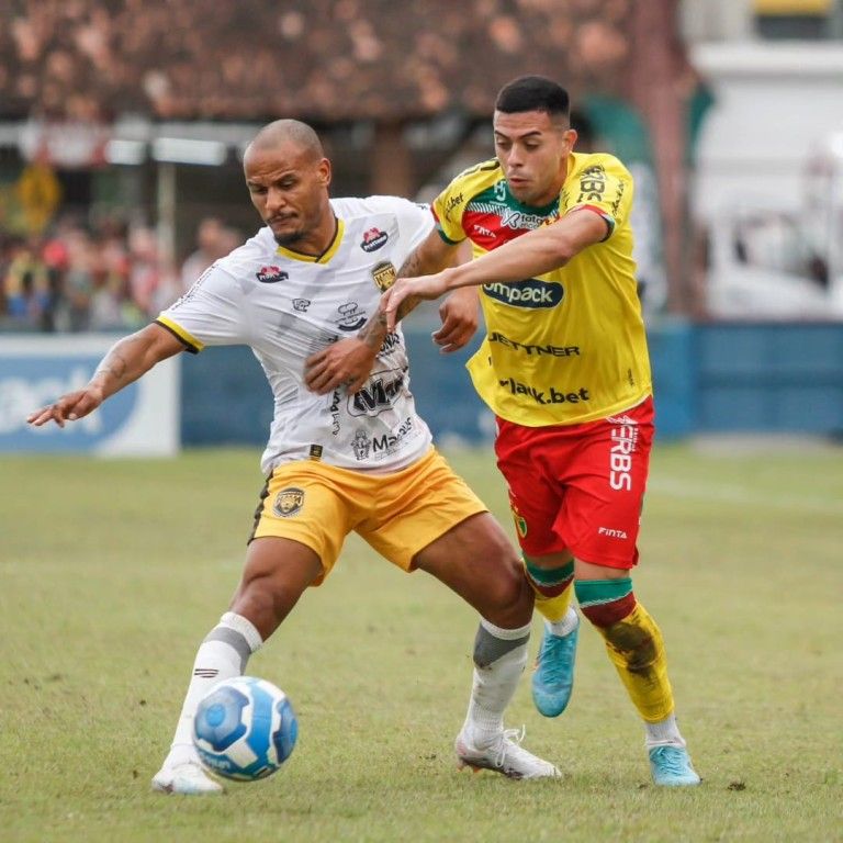 Botafogo sai na frente, mas perde de virada para o Brusque