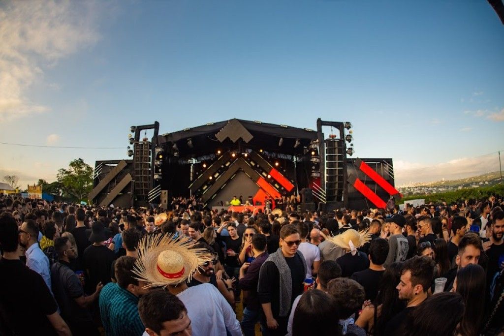 Wesley Safadão faz maior edição de seu festival no Rio, e diz