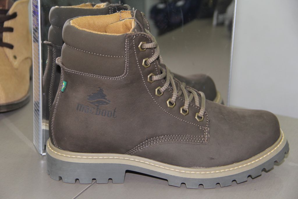 Coturno masculino marcas famosas discount