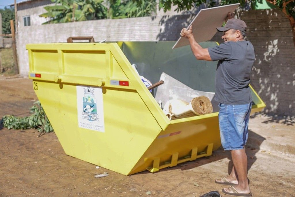 Prefeitura oferta caçambas para descarte de resíduos na região Leste