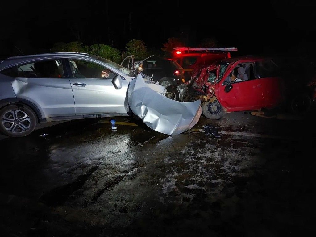 Acidente na BR-251 mata 13 e deixa 39 feridos no norte de MG