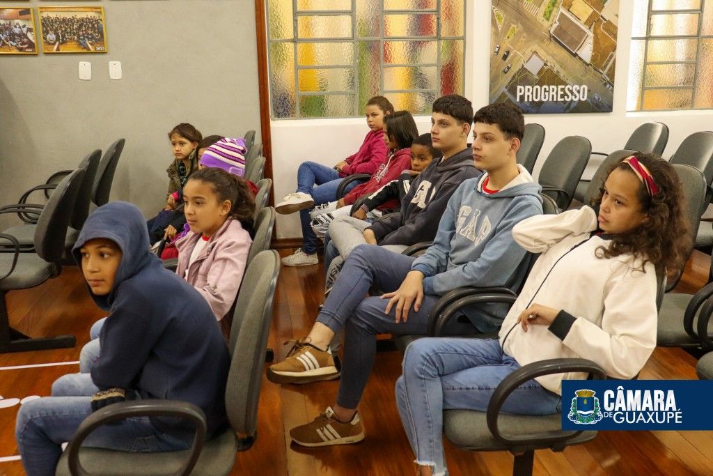 Câmara recebe visita de estudantes e professoras do Colégio