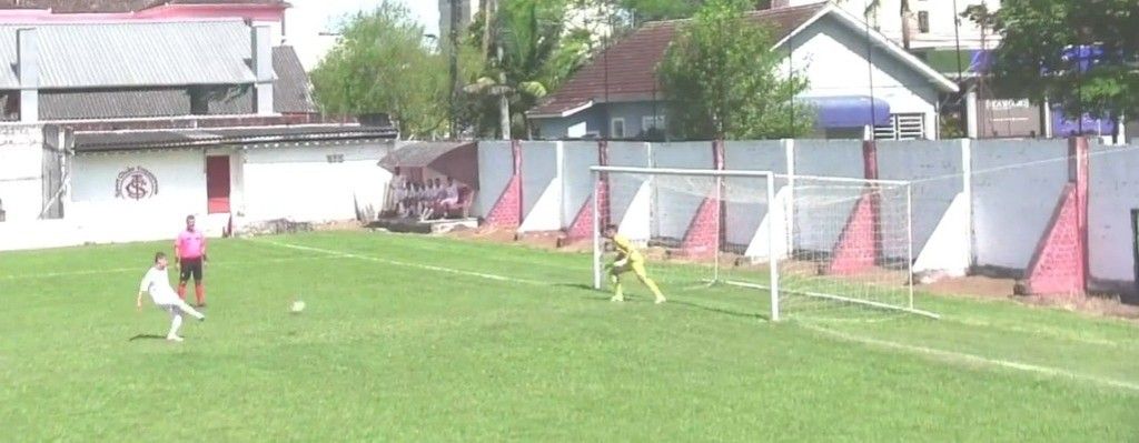 Zequinha e o futebol na rua