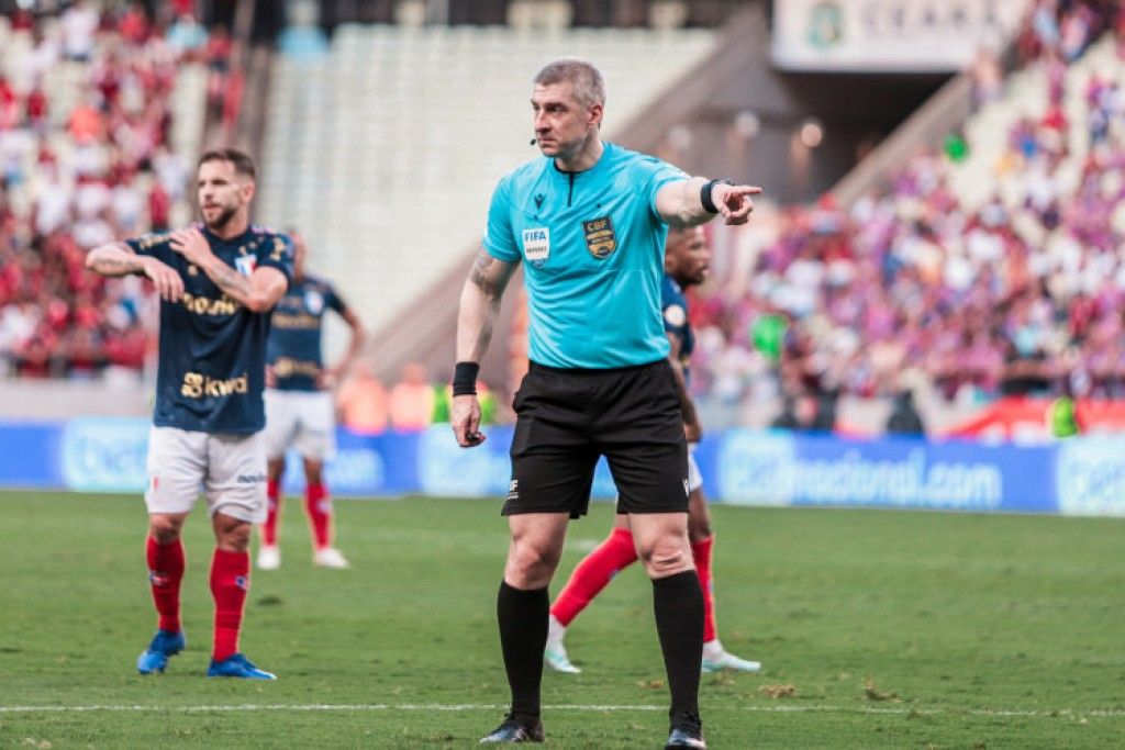 Nos jogos válidos de um campeonato de futebol, cada vitória dá ao