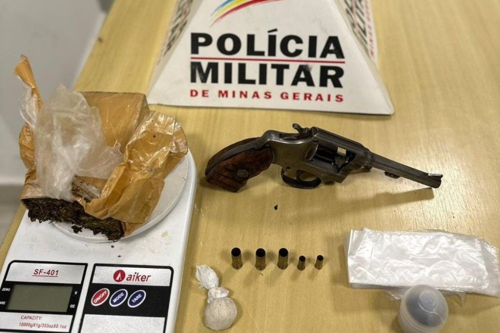 Mulher é Presa Por Tráfico De Drogas E Posse Ilegal De Arma De Fogo Em