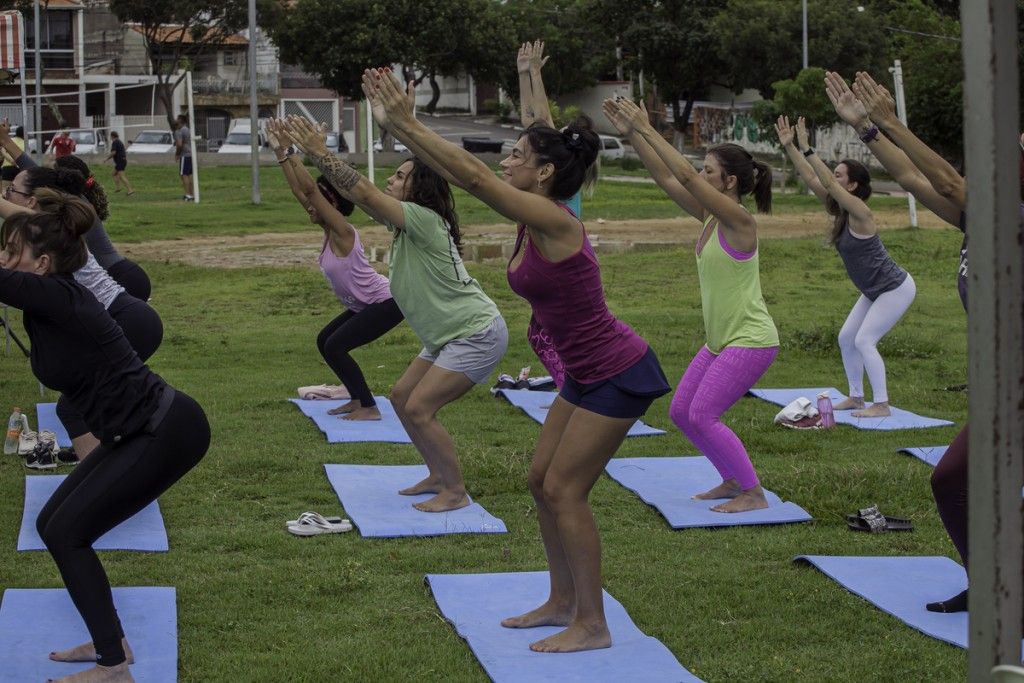 Aulas gratuitas de yoga no Parque do Varvito