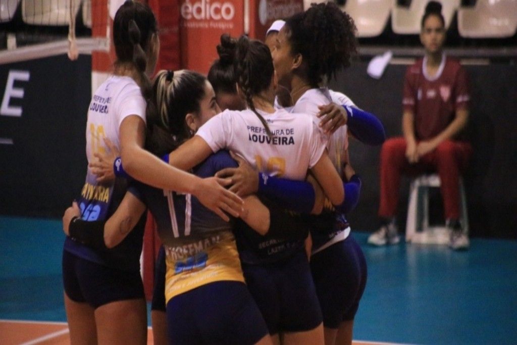 Equipe de Vôlei feminino de Louveira entra em quadra nesta quarta