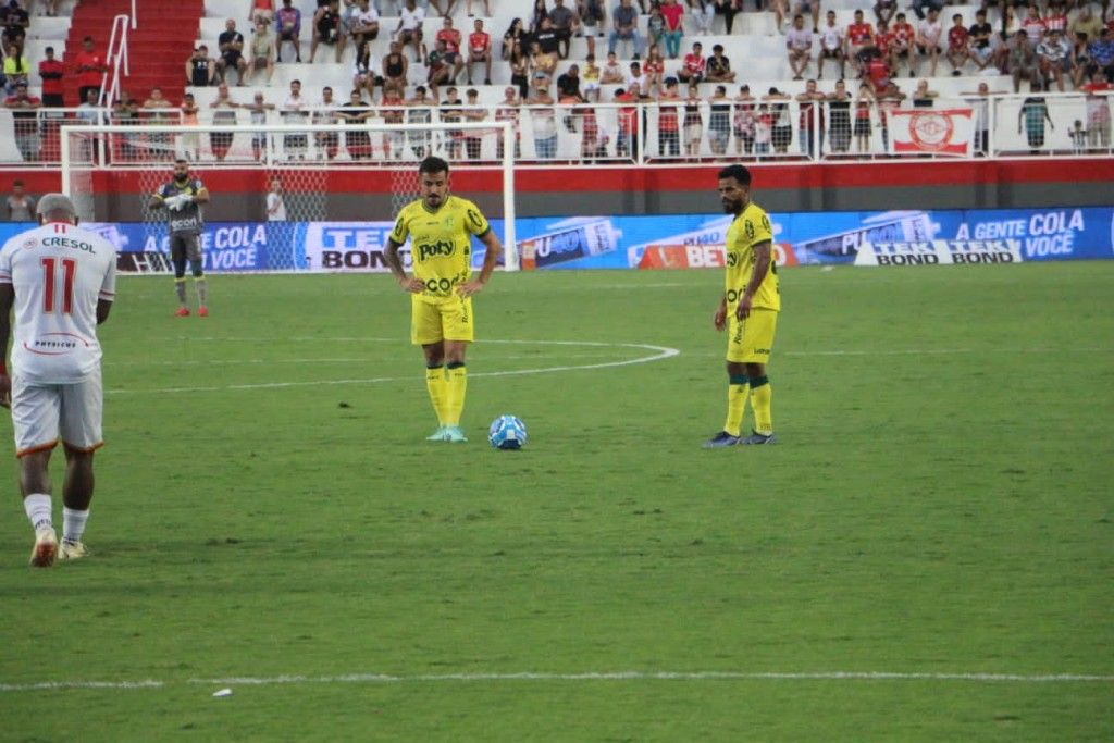 Leão vence na estreia do Brasileiro da Série B