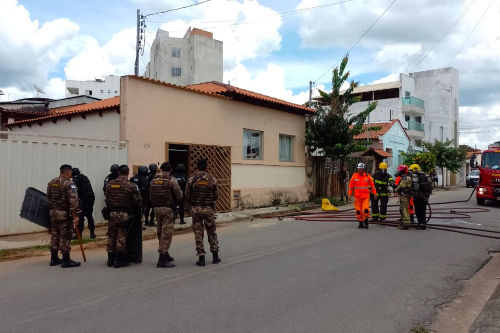 Homem é Preso Após Manter Mãe Em Cárcere Privado E Ameaçar Colocar Fogo Na Casa