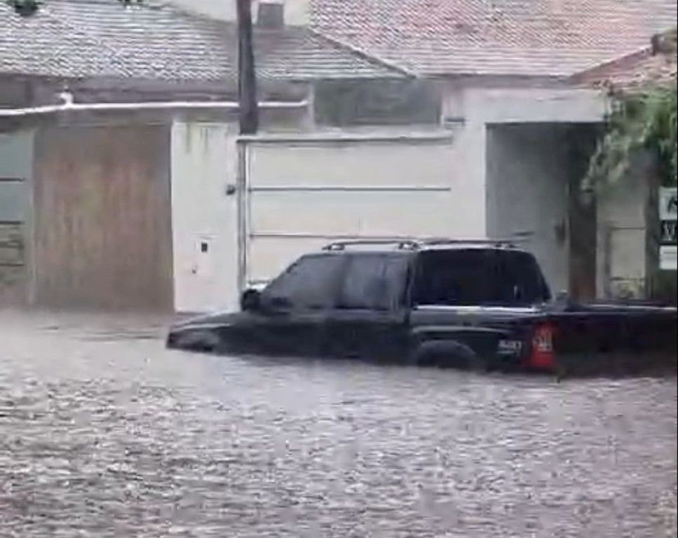 Chuva Intensa Causa Alagamentos E Deixa Pessoas Ilhadas Em Paranavaí ...