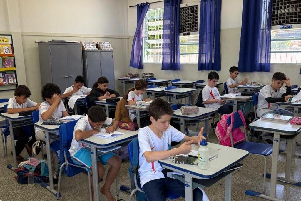 Alunos das escolas municipais fazem avaliação do Saeb 2025