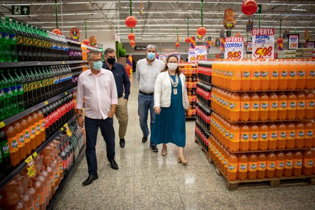 Walmart inaugura seção de produtos brasileiros em loja no sul da