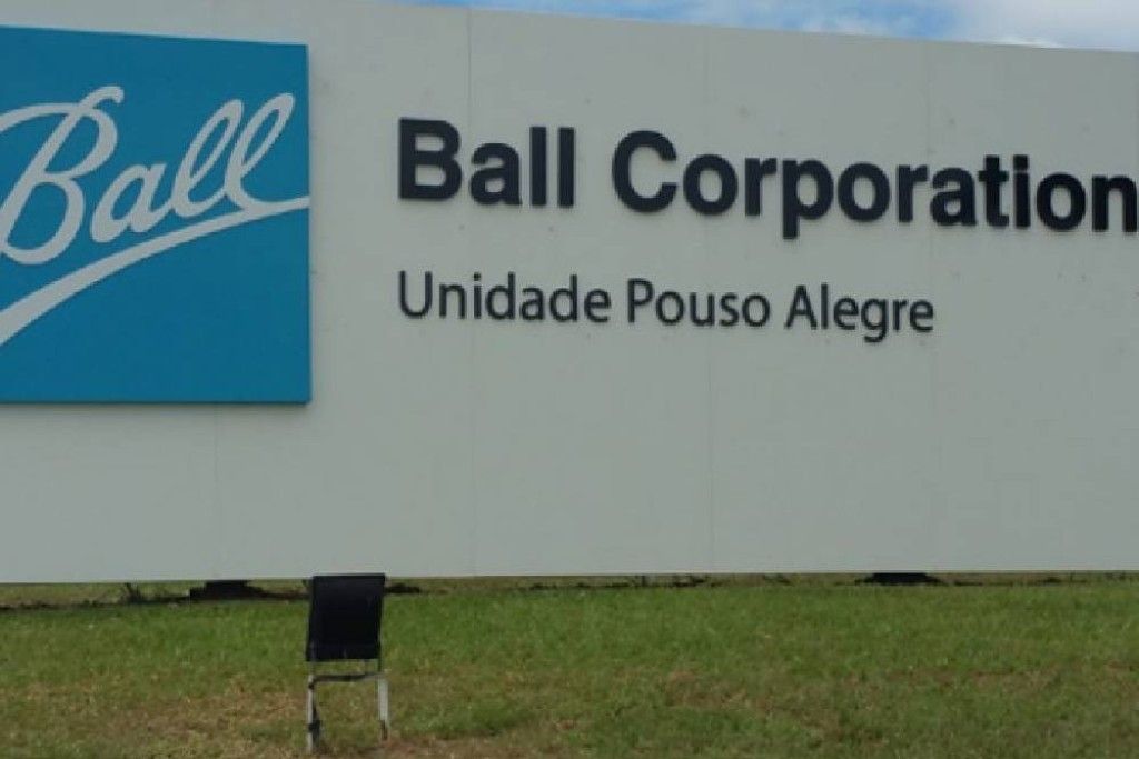 Após reduzir atividades, Ball fecha linha de produção de latas em Pouso