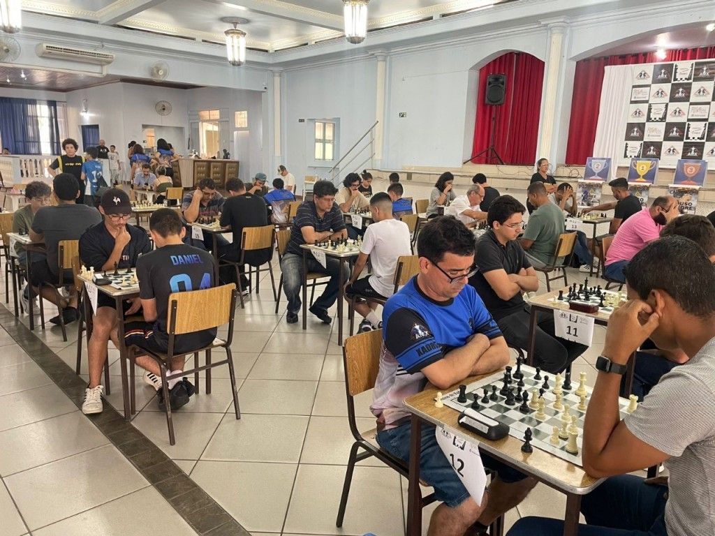 Campeonato de xadrez reunirá 1,5 mil alunos no Pacaembu - 25/06/2013 -  Folhinha - Folha de S.Paulo