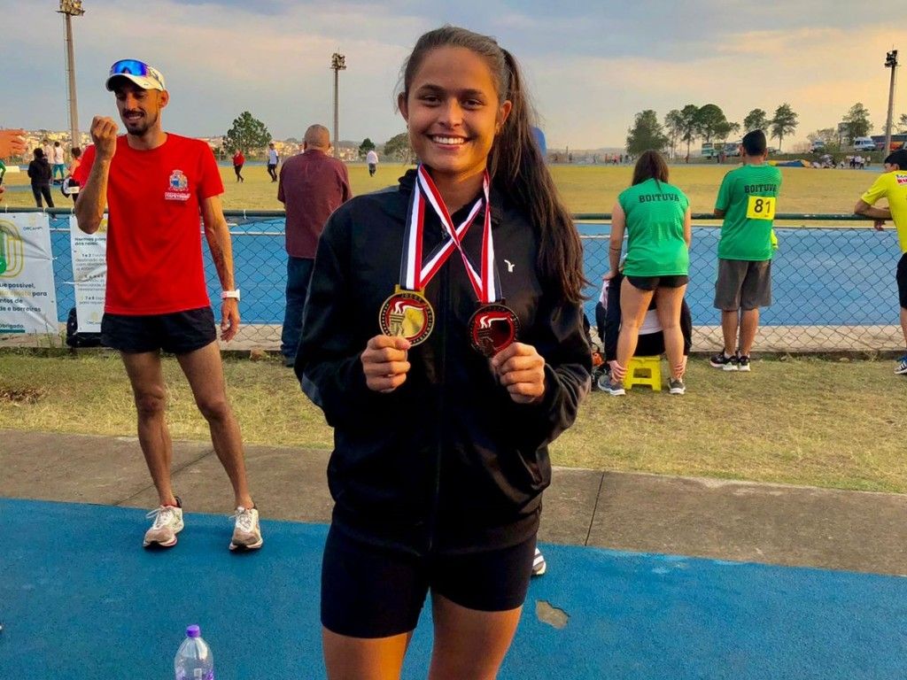 Atletas da Escolinha AMO Atletismo participam do Torneio Escolar