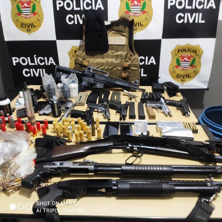 Operações da Polícia Federal miram armas de CACs em sete Estados