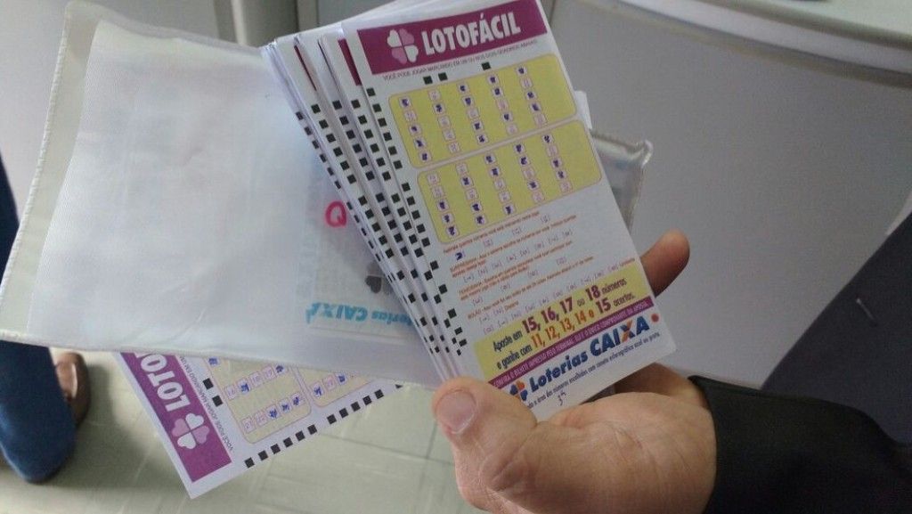 Apostador de Brusque ganha R$ 450 mil na Lotofácil; veja qual lotérica  cadastrou os números
