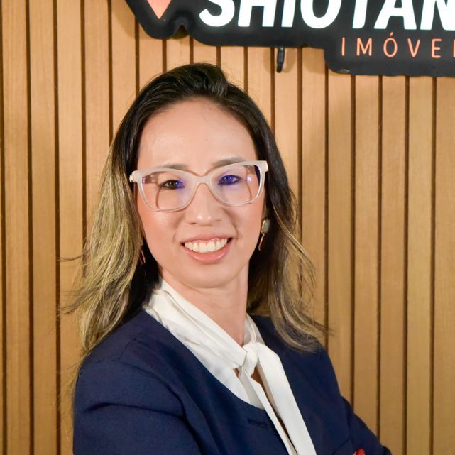 Let&iacute;cia Shiotani kao Silva