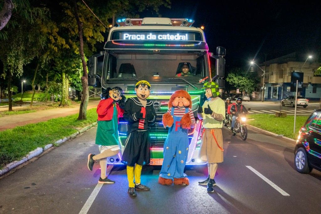 Passeio super animado: Carreta da Alegria faz sucesso pelas ruas de  Umuarama