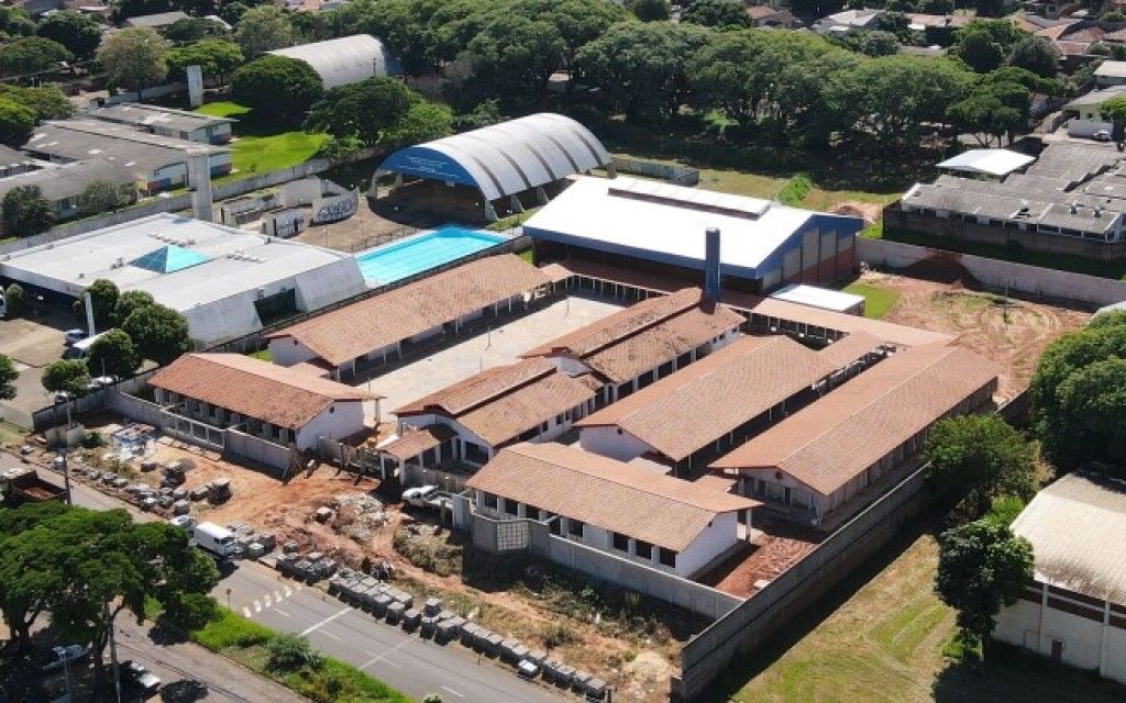 Obra entra na reta final e escola deve ser entregue ainda neste ano em ...