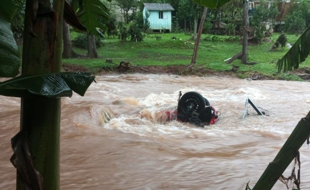 Chuvas Em Santa Catarina Estado Tem Uma Morte Confirmada 
